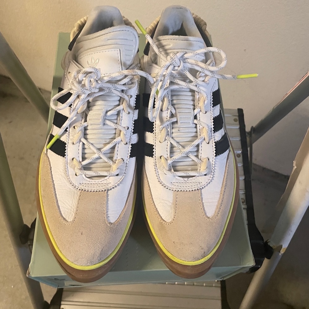2020 ivy park x wmns super sleek
72 'white gum'